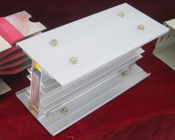 ���̰���